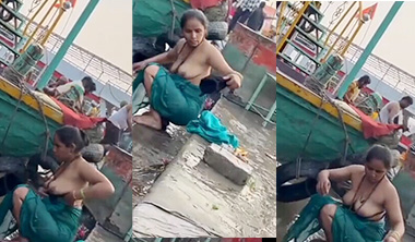 Camera Captured Bhabhi Bathing Outdoor Show Boobs